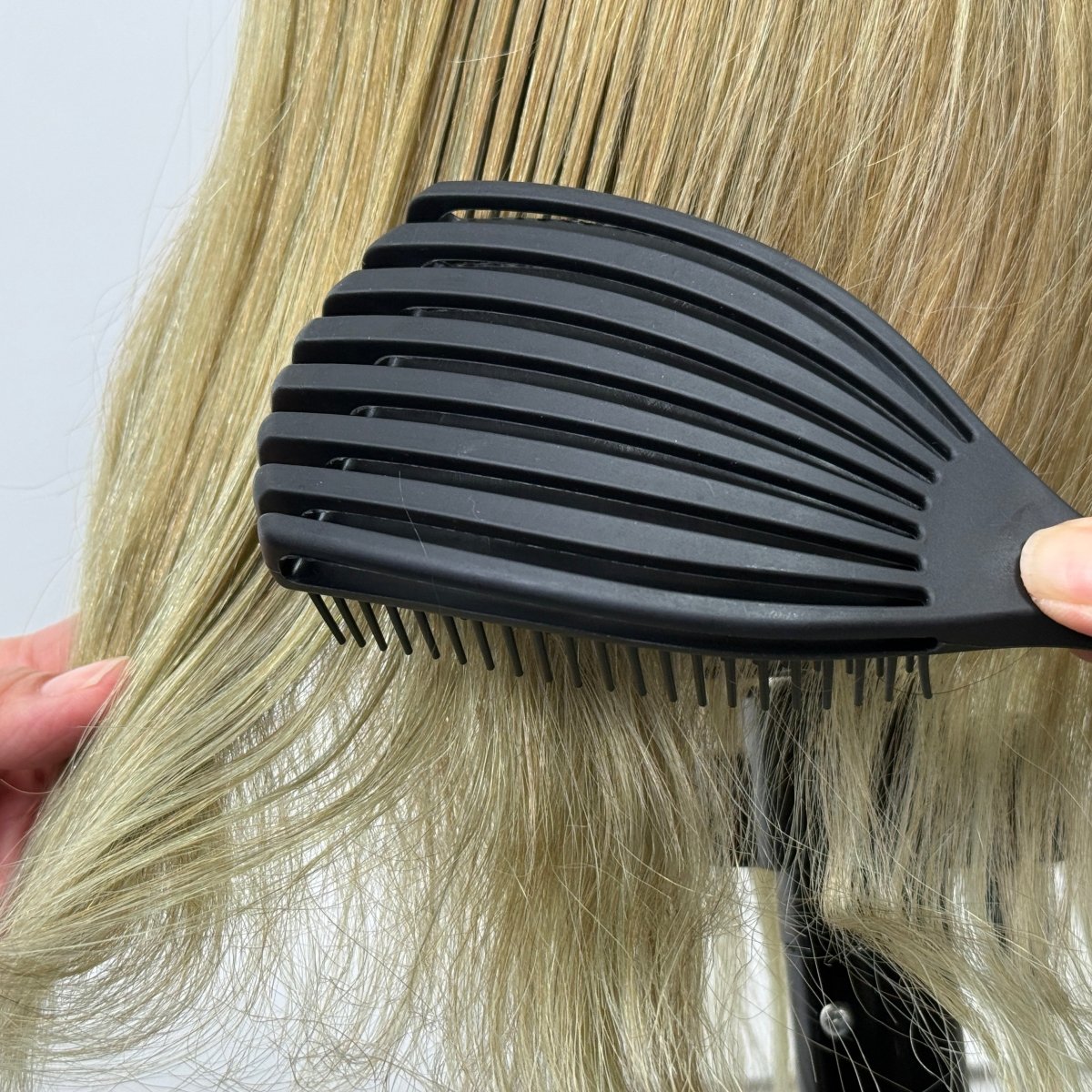 Liz Professional_Detangle Hair Brush_Cosmetic World