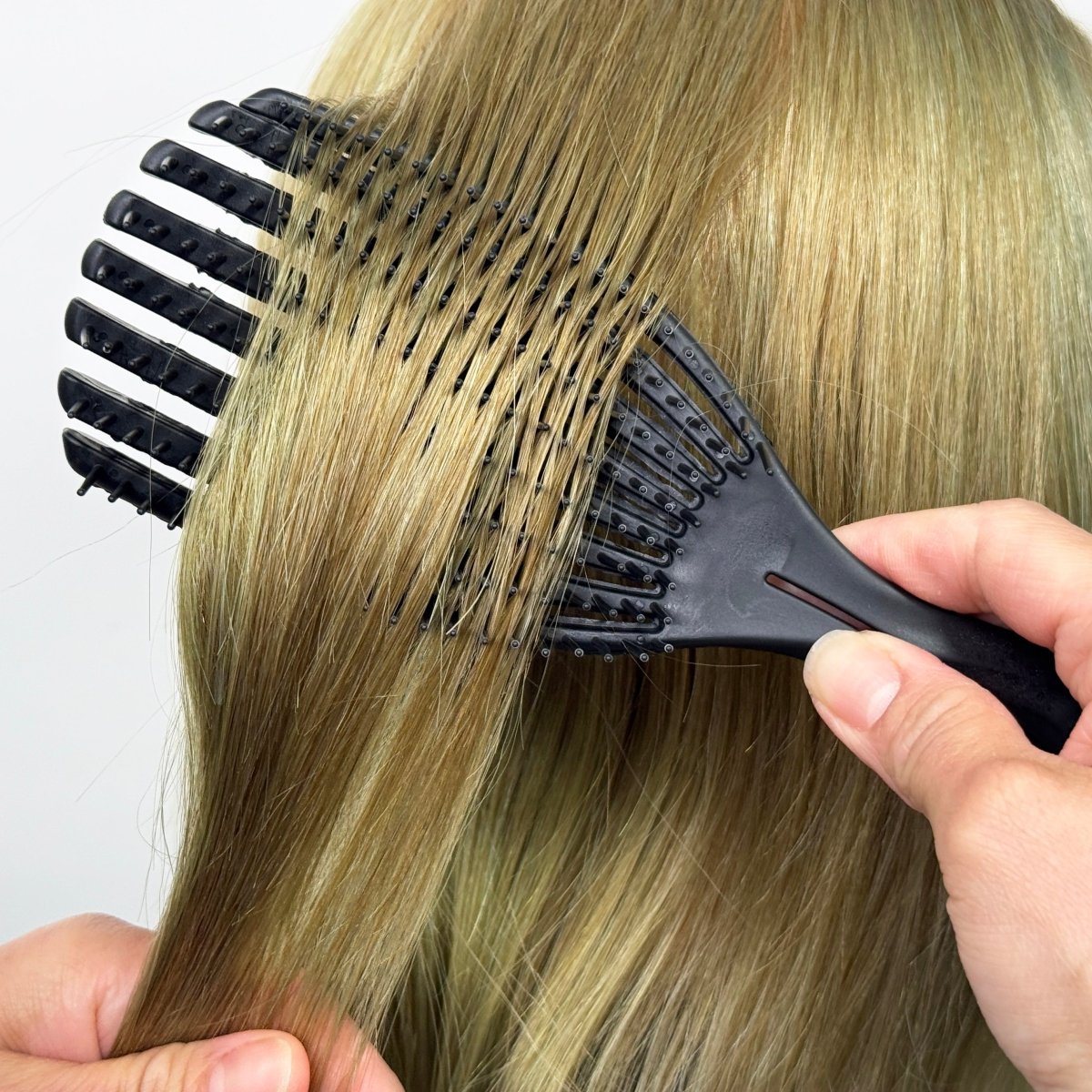Liz Professional_Detangle Hair Brush_Cosmetic World