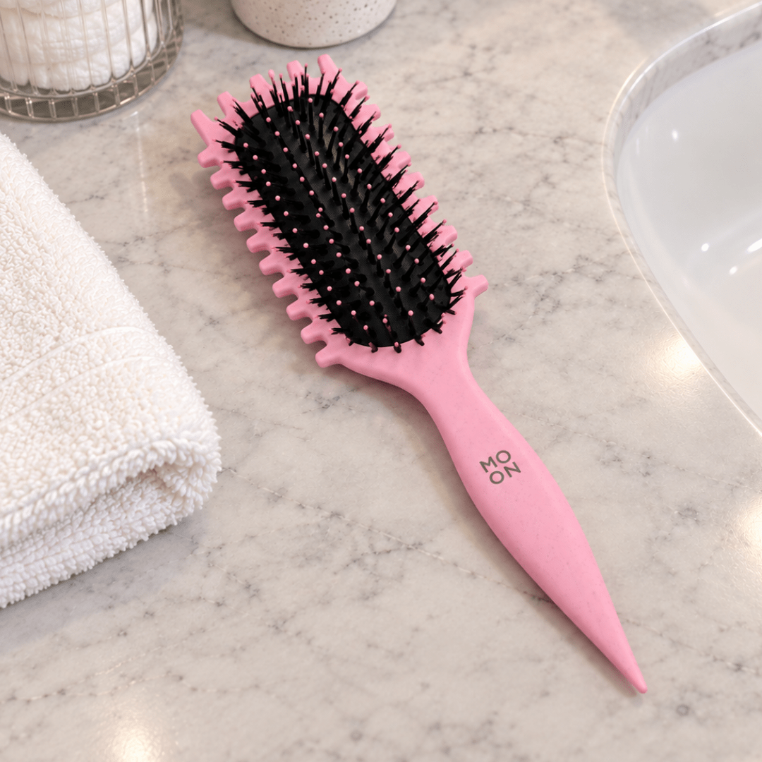 Moon Collection_Curly Hair Styling Brush Pink_Cosmetic World
