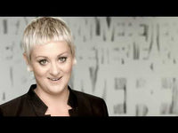 Блондинка-идол, разрушительница баз