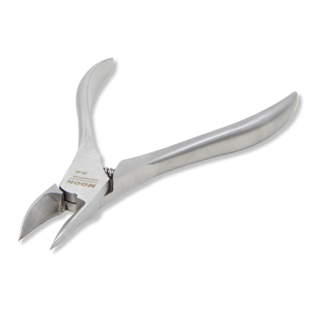 Cuticle Nipper with Black case Cosmeticworld.ca